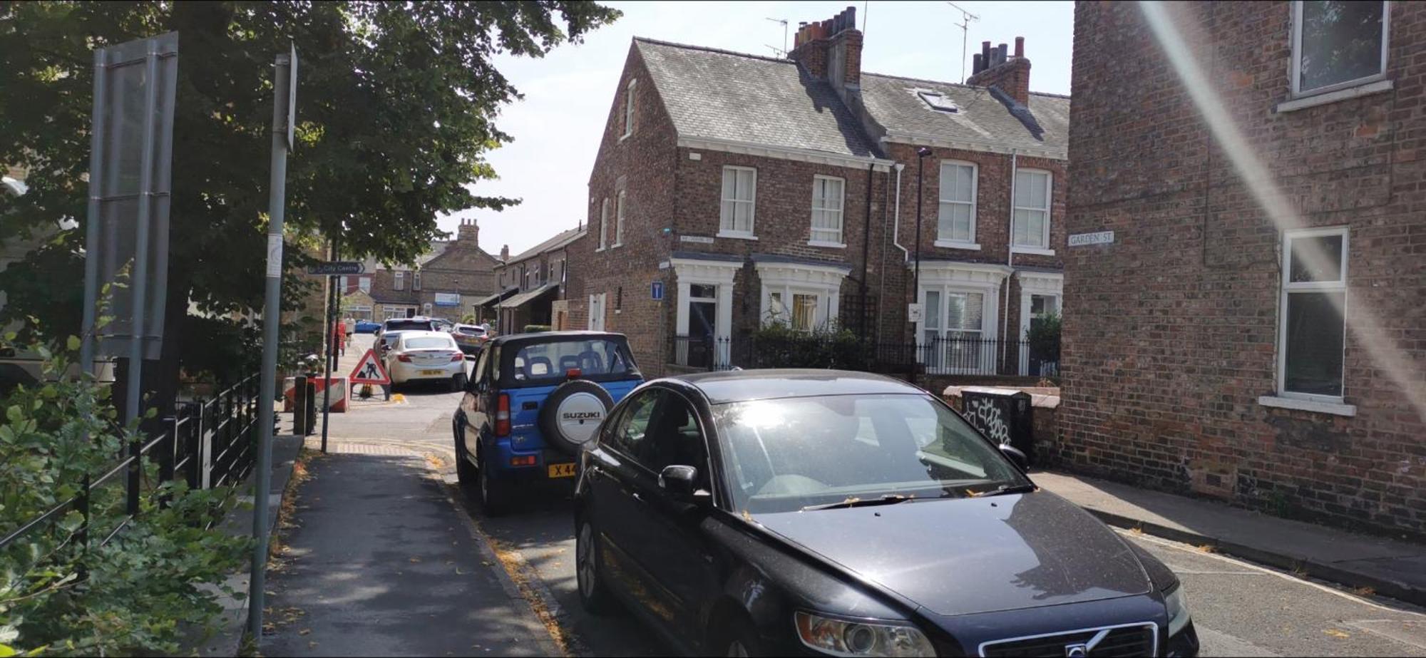 2 Bedroom Apartment, Free Parking Apartment *